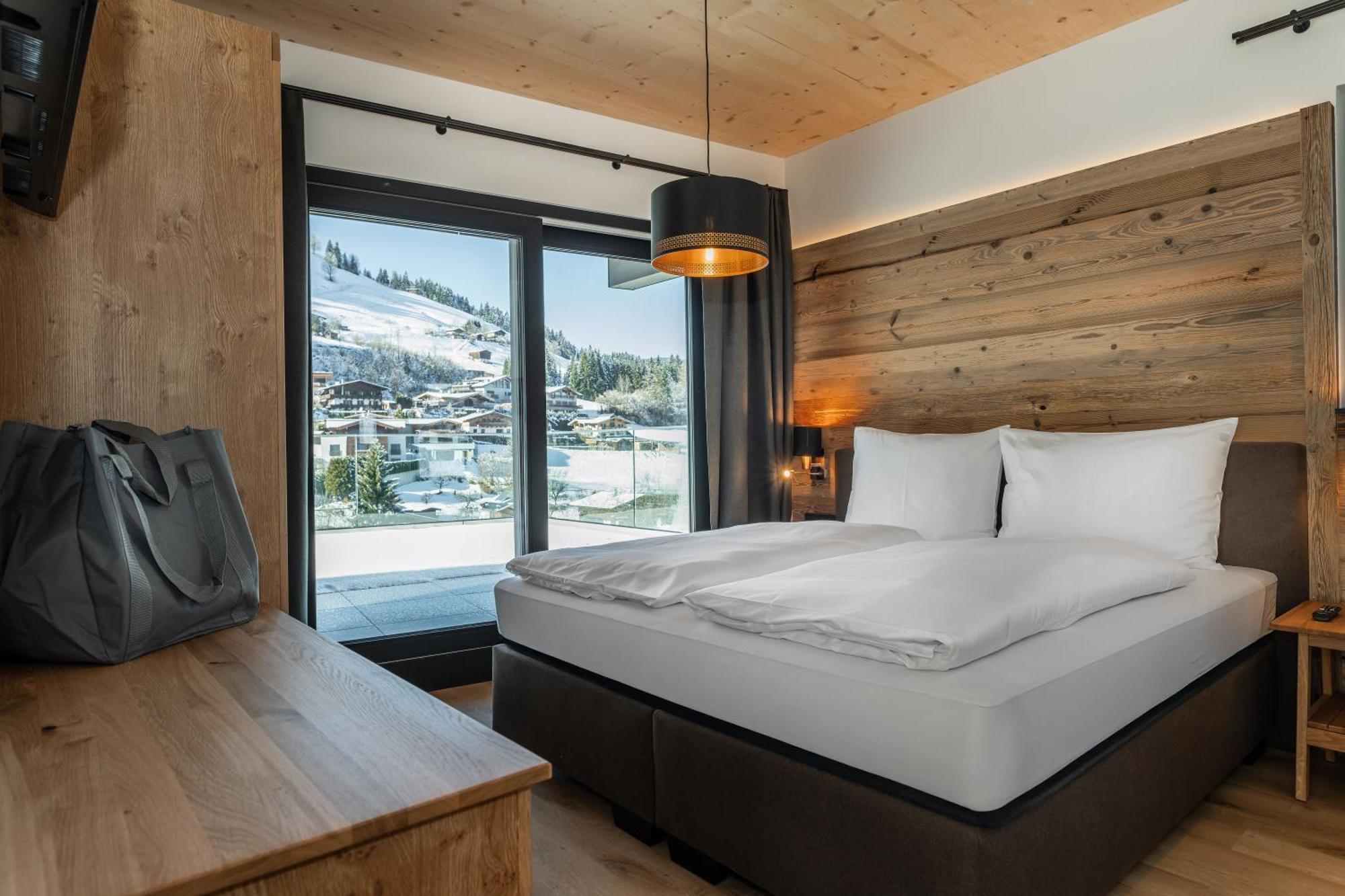 Hotel Alpenparks & Taxacher 5*