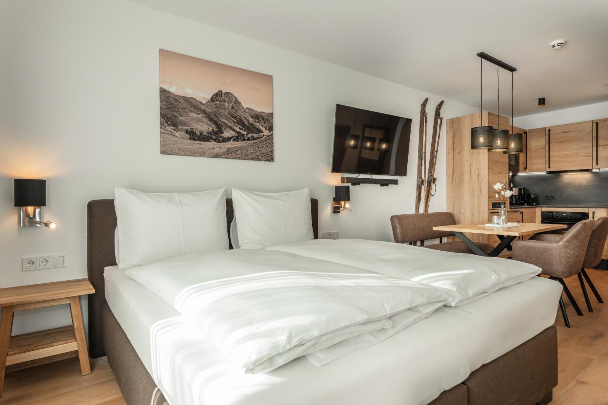 Hotel Alpenparks & Taxacher 5*